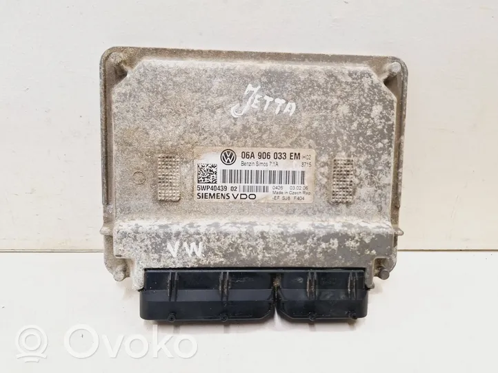 Volkswagen Jetta V Calculateur moteur ECU 06A906033EM