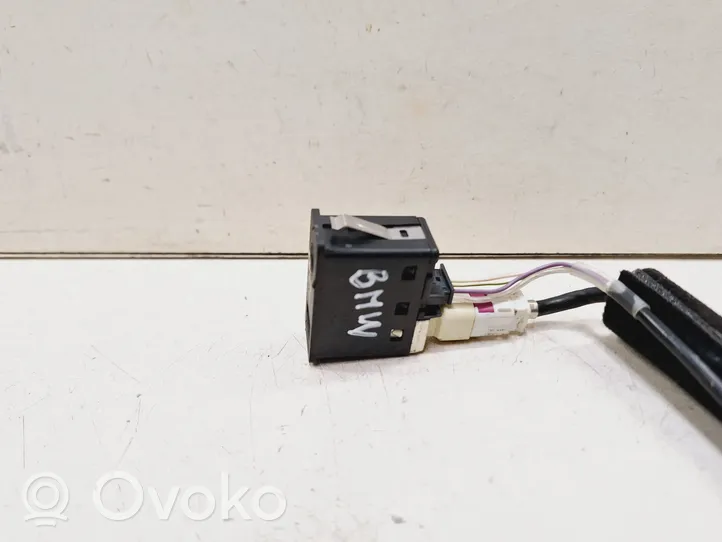 BMW 1 E81 E87 Câble adaptateur AUX 6131912965102