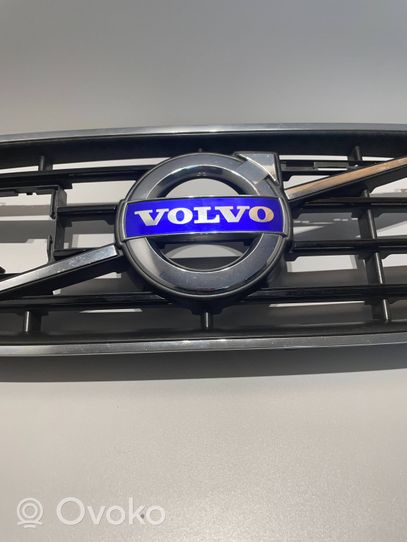 Volvo V70 Griglia superiore del radiatore paraurti anteriore 31383596