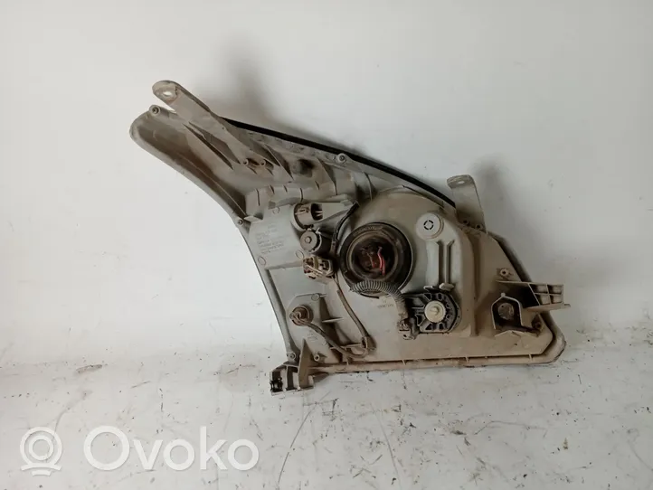 Toyota Land Cruiser (J200) Faro/fanale 811706A061