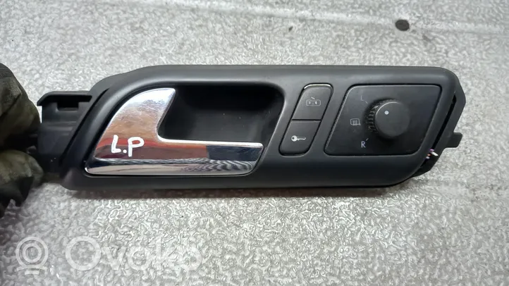 Volkswagen Polo Front door interior handle 