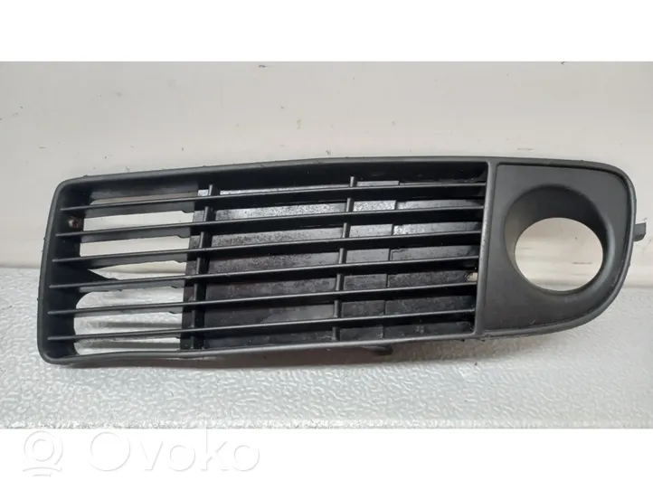 Audi A6 S6 C5 4B Grille inférieure de pare-chocs avant 