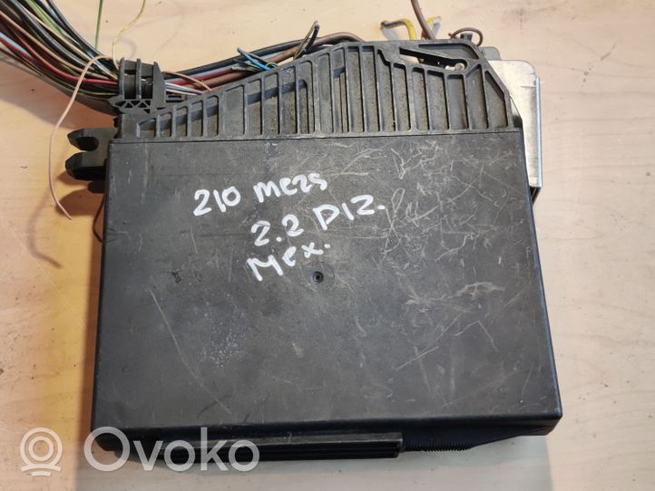 Mercedes-Benz E W210 Sterownik / Moduł ECU 2108203826