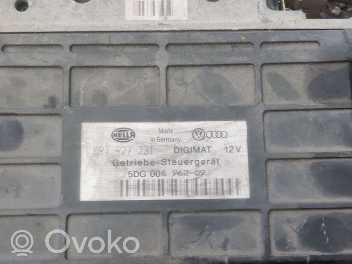 Volkswagen PASSAT B4 Module de contrôle de boîte de vitesses ECU 5DG00696209