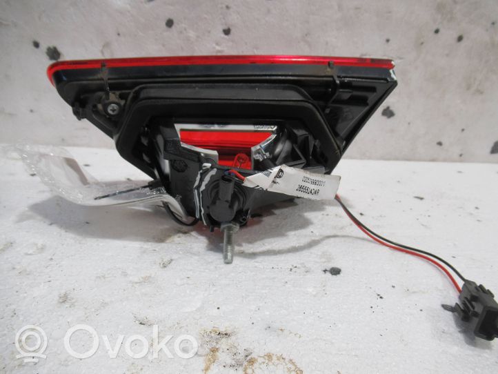 Renault Clio IV Lampy tylnej klapy bagażnika 