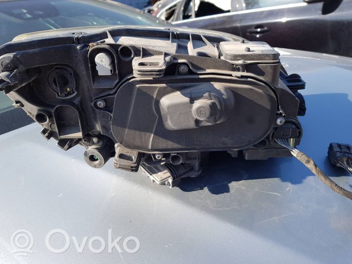 Volvo V60 Lampa przednia 31395904