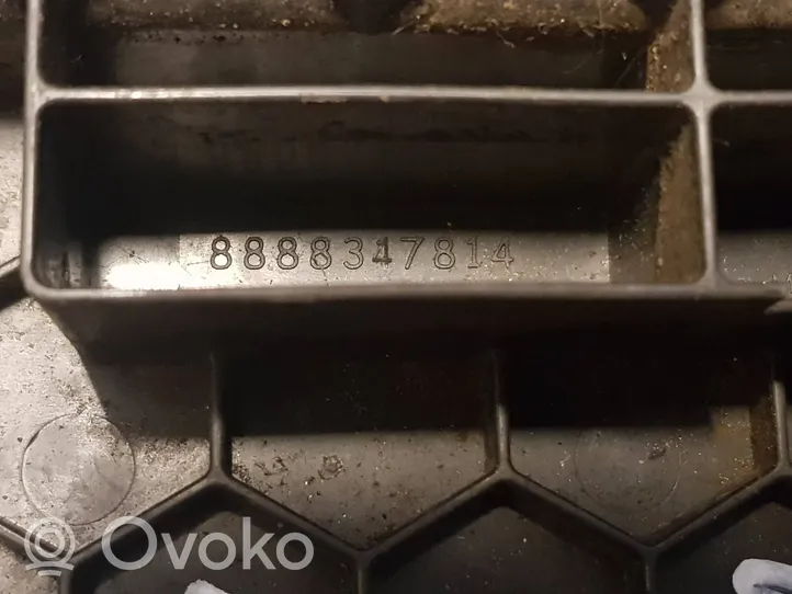 Volvo XC40 Pokrywa skrzynki bezpieczników 8888347814