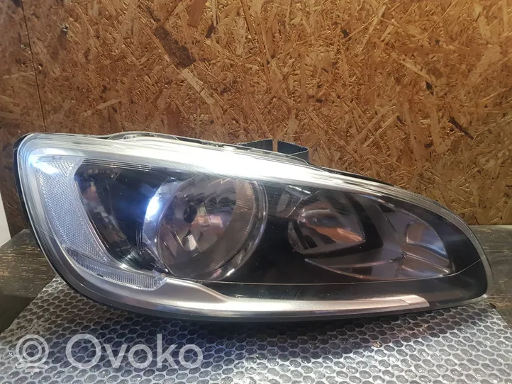 Volvo S60 Lampa przednia 31420118