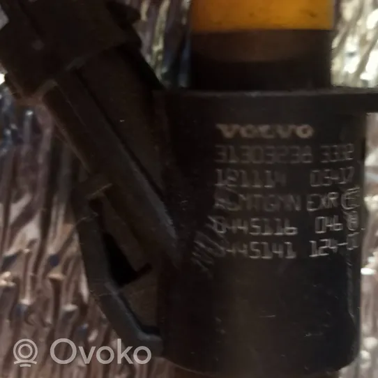 Volvo V70 Fuel injector 31303238