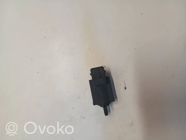 Volvo S60 Zawór podciśnienia / Elektrozawór turbiny 8627299