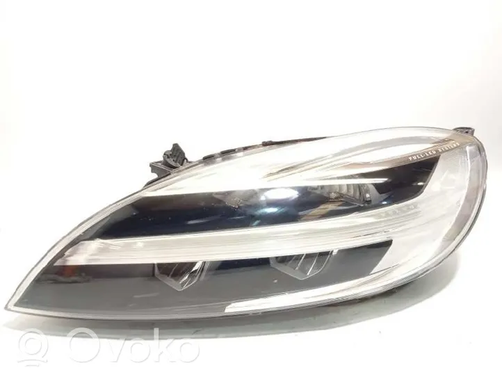 Volvo V40 Lampa przednia 32228479