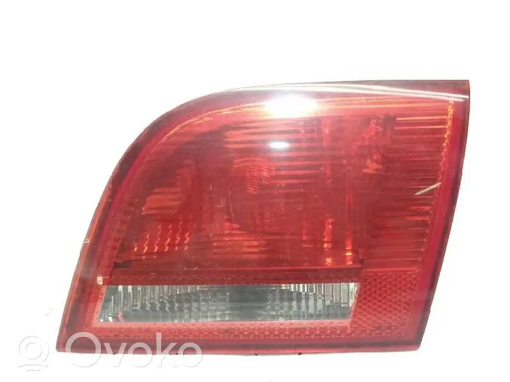 Audi A3 S3 8P Lampy tylnej klapy bagażnika 8P4945094