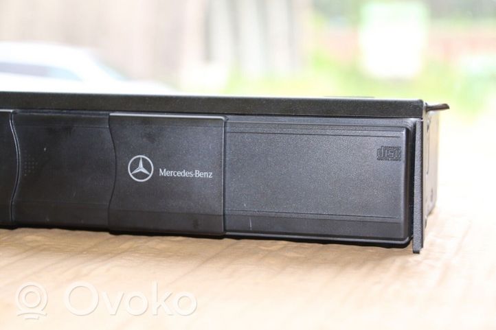Mercedes-Benz CLK A209 C209 CD/DVD чейнджер A2038209089