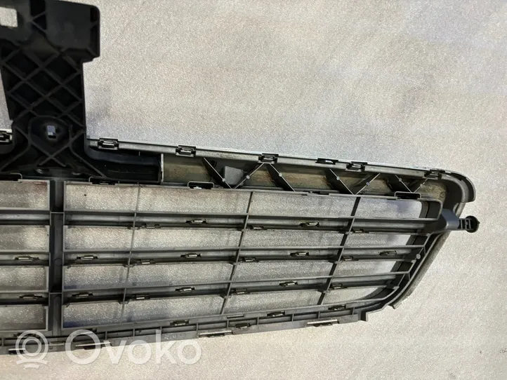 Mercedes-Benz C W204 Grille de calandre avant A2048801483