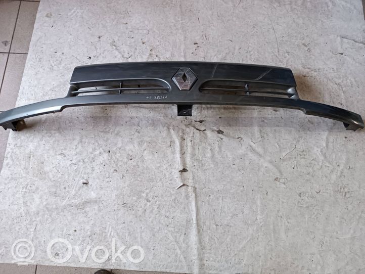 Renault Master II Front bumper upper radiator grill 7700352125