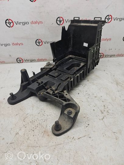 Volkswagen Tiguan Battery box tray 1K0915333