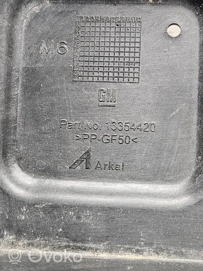 Opel Astra J Boîte de batterie 13308434