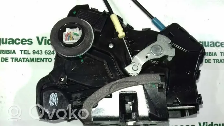 Toyota Verso Serratura portiera anteriore 6904002210