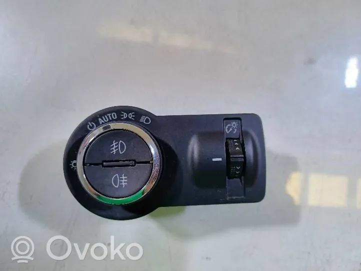 Opel Mokka Interrupteur d'éclairage de la cabine dans le panneau 10026916