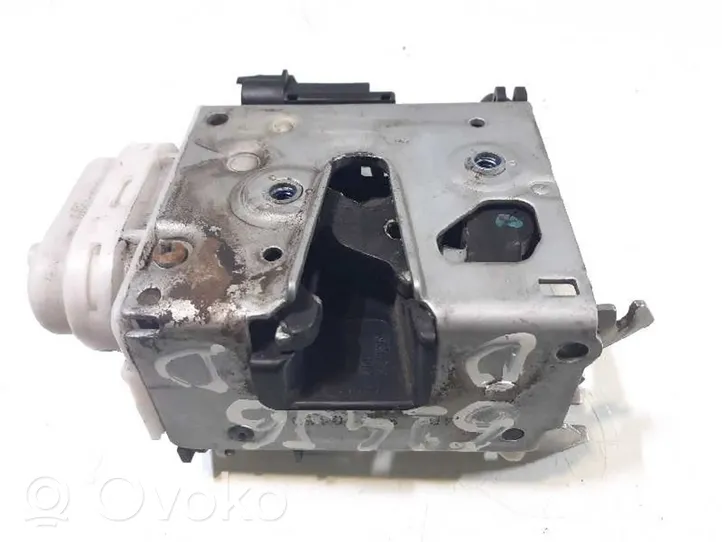 Audi A4 S4 B5 8D Serratura portiera anteriore 4D1837016D