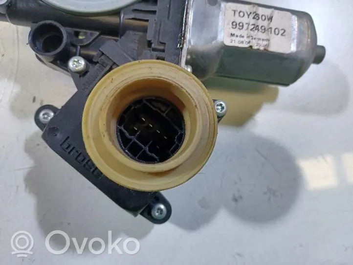 Toyota Corolla Verso AR10 Manualny podnośnik szyby drzwi przednich 698200F010