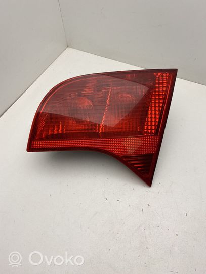 Audi A4 S4 B7 8E 8H Lampy tylnej klapy bagażnika 8E9945094