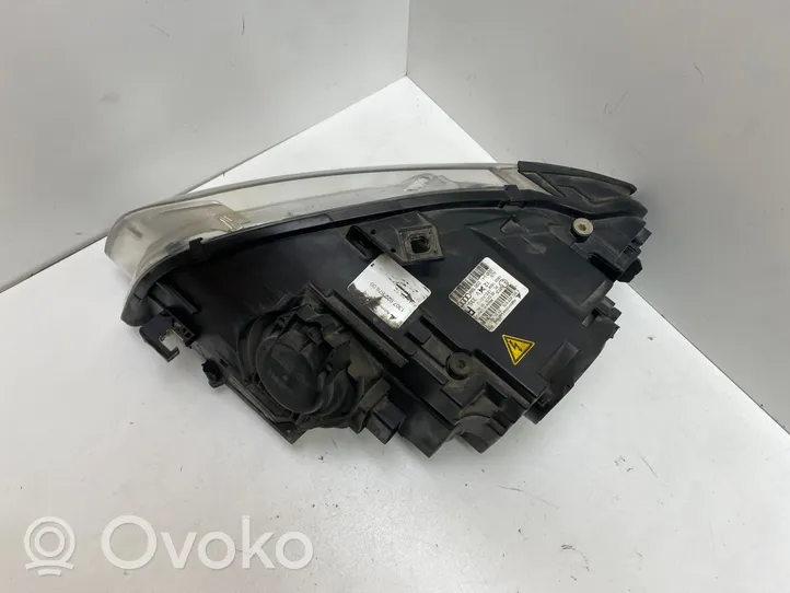 Audi A4 S4 B7 8E 8H Lampa przednia 8E0941030BM