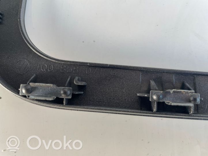 Volkswagen Scirocco Konsola środkowa / Radio / GPS 1Q0858071G