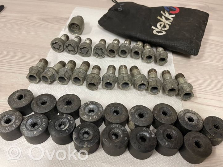 Volkswagen Scirocco Anti-theft wheel nuts and lock 