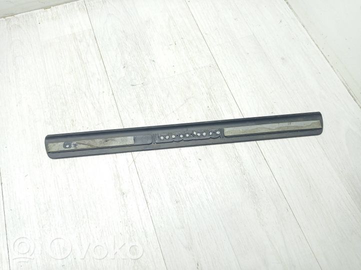 Volvo V70 Etuoven kynnyksen suojalista 8659960