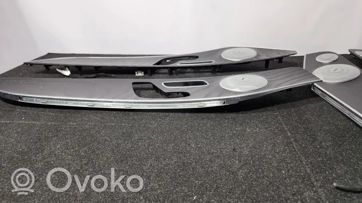 Mercedes-Benz C AMG W205 Set di rivestimento del pannello della portiera A2057307922