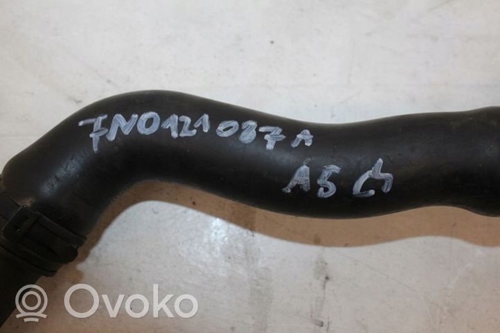 Volkswagen Sharan Tubo flessibile del liquido di raffreddamento del motore 7N0121087A