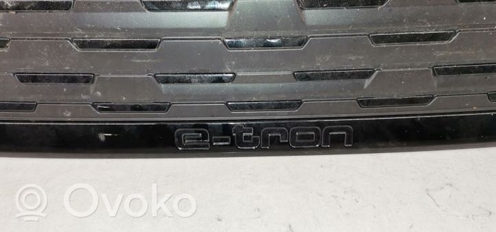 Audi Q4 Sportback e-tron Augšējais režģis 89A853651B