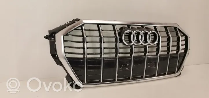 Audi Q3 F3 Grotelės viršutinės 83A853651B