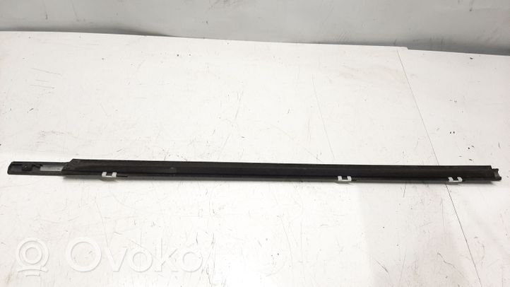 Nissan Qashqai Takaoven lasin muotolista 82820JD00A