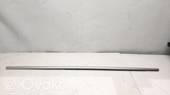 Volvo V60 Listwa / Uszczelka szyby drzwi tylnych 32237216