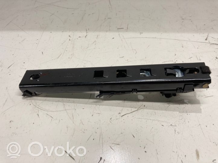 Peugeot 3008 II Rail de réglage hauteur de ceinture de sécurité 9813550780