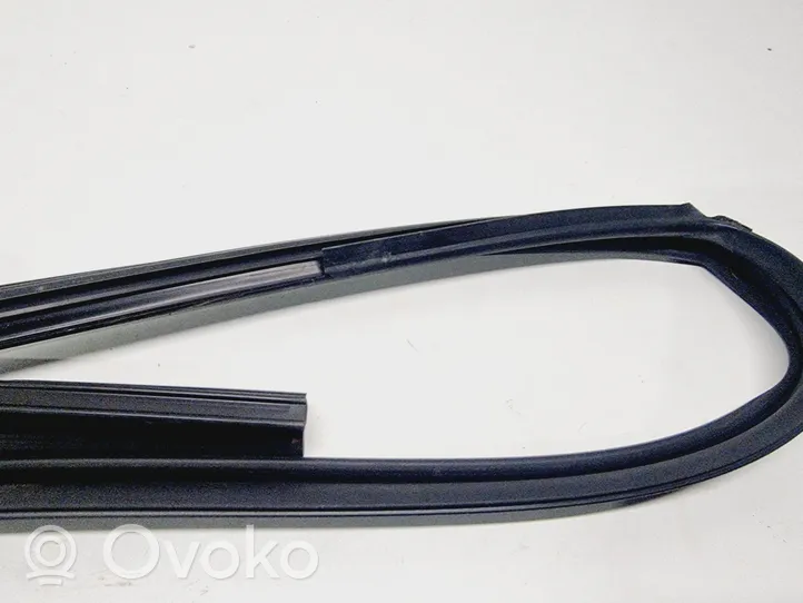 KIA Sportage Rubber seal front door window/glass 82540F1000