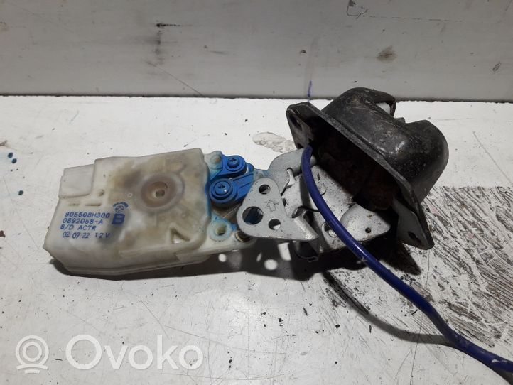 Nissan X-Trail T30 Serrure de loquet coffre 0892058A