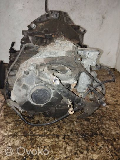 Audi 80 90 S2 B4 Mechaninė 5 pavarų dėžė 097409624