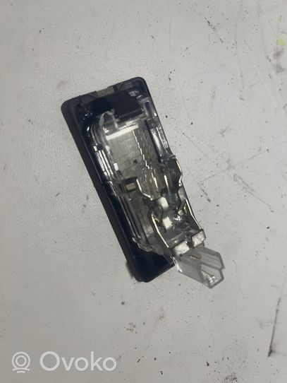 Volkswagen Jetta VI Lampa oświetlenia tylnej tablicy rejestracyjnej 5n0943021