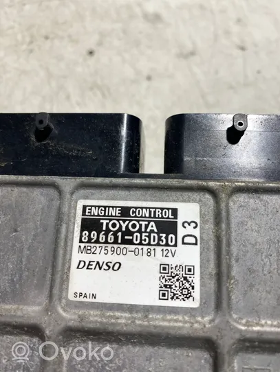 Toyota Avensis T270 Variklio valdymo blokas 8966105D30
