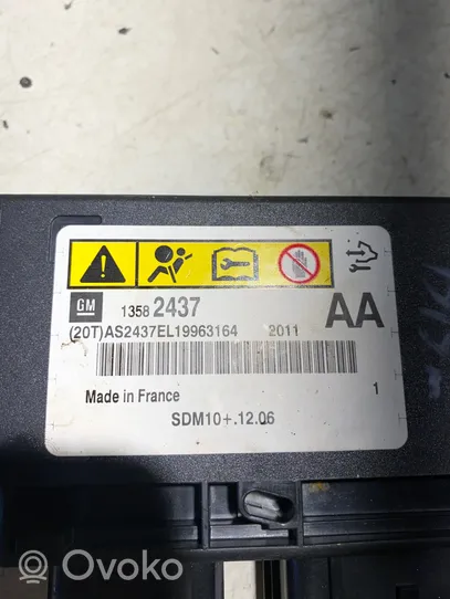 Opel Meriva B Module de contrôle airbag 13582437