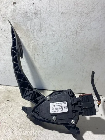 Opel Astra J Accelerator throttle pedal 13252704