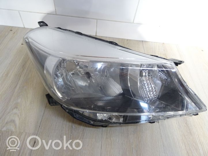 Toyota Yaris Lampa przednia 811300D450