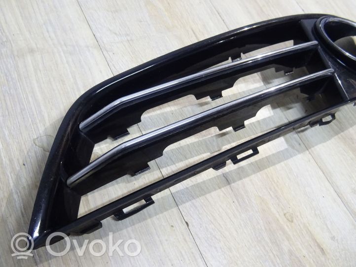 Audi A8 S8 D4 4H Grille inférieure de pare-chocs avant 4H0807679J