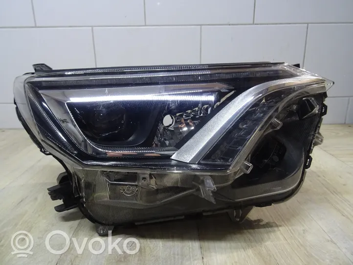 Toyota RAV 4 (XA40) Lampa przednia RAV4