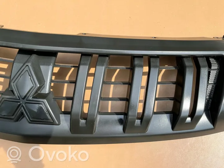 Mitsubishi L200 Atrapa chłodnicy / Grill 