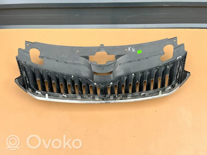 Skoda Rapid (NH) Grille de calandre avant 