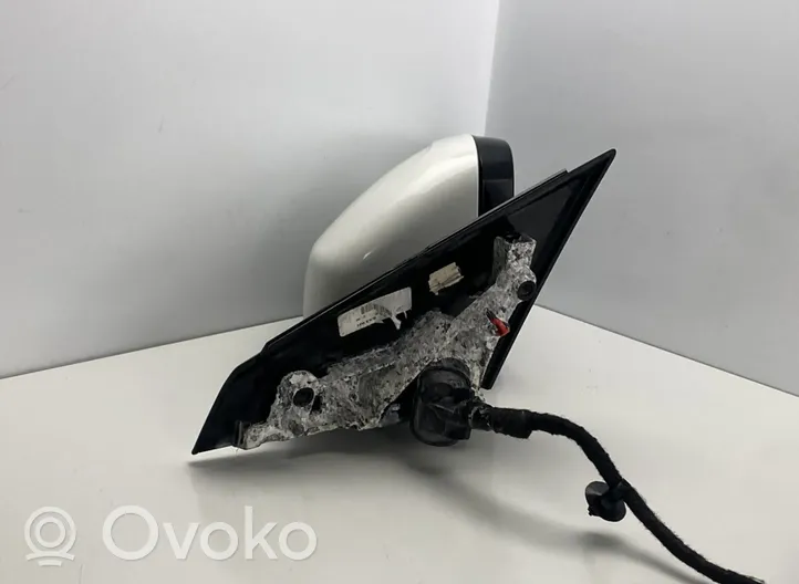 Volvo V40 Front door electric wing mirror 3304-884